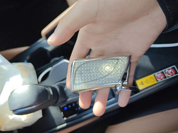 Фото 12 - Lexus ES