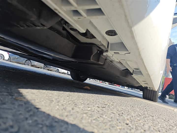 Фото 17 - Lexus ES