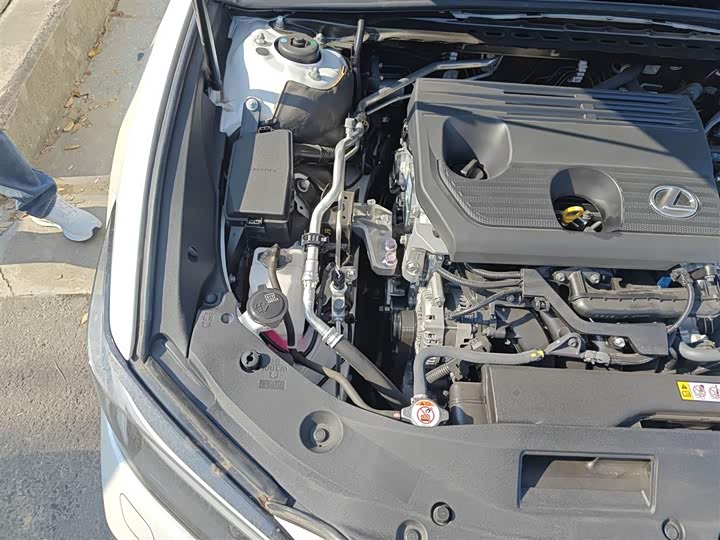 Фото 21 - Lexus ES