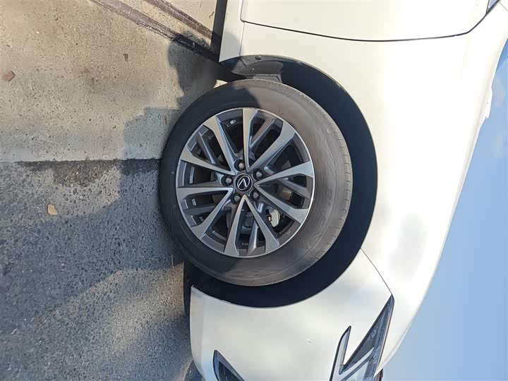 Фото 31 - Lexus ES