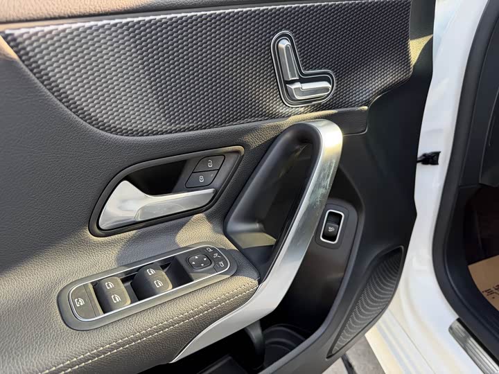 Фото 10 - Mercedes-Benz A-Class