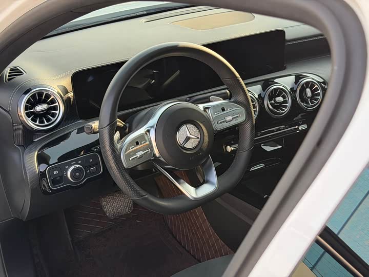 Фото 8 - Mercedes-Benz A-Class