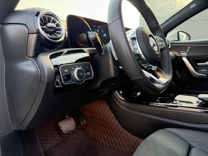 Фото 9 - Mercedes-Benz A-Class