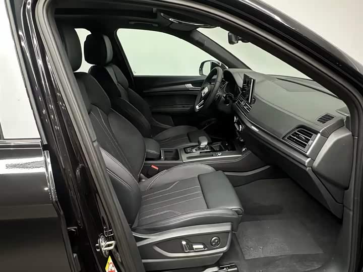 Фото 10 - Audi Q5L