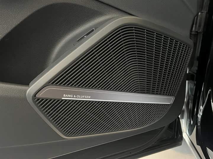 Фото 13 - Audi Q5L