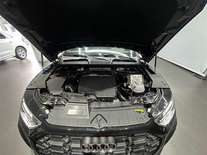 Фото 9 - Audi Q5L