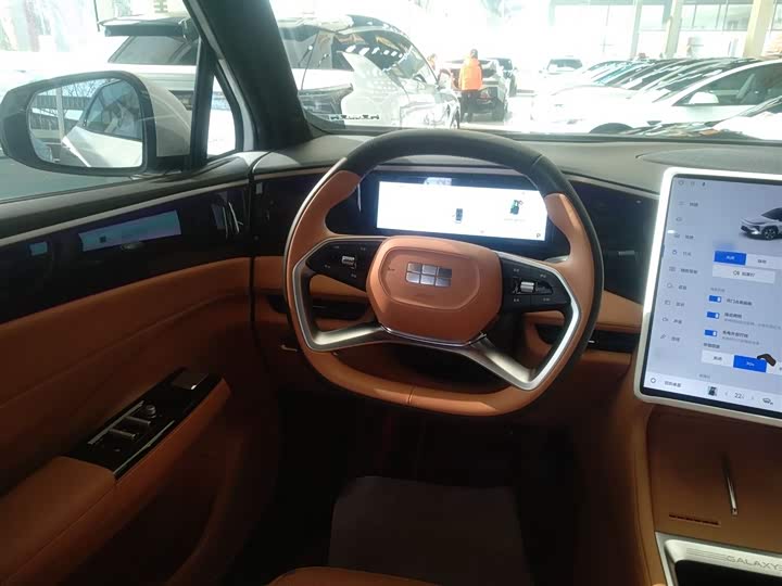 Фото 11 - Geely Galaxy L7