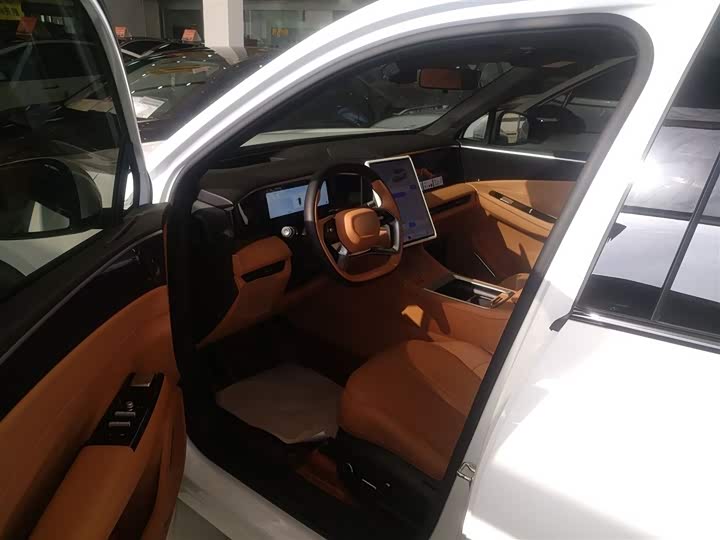 Фото 16 - Geely Galaxy L7