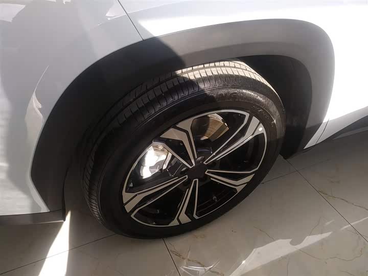 Фото 23 - Geely Galaxy L7