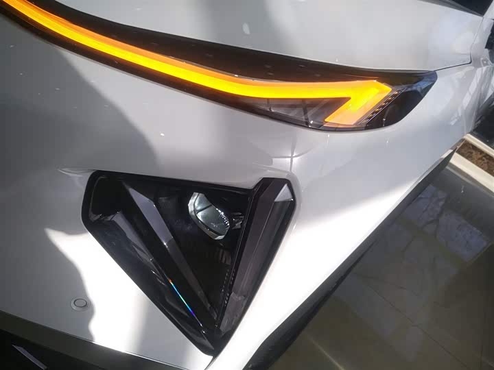 Фото 24 - Geely Galaxy L7