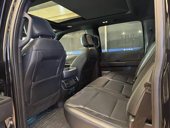 Фото 10 - Ford F-150 Raptor