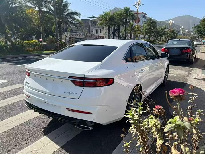 Фото 7 - Geely Preface