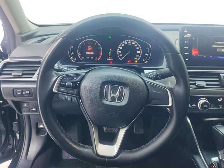 Фото 15 - Honda Accord