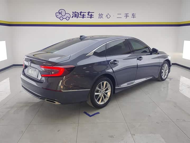 Фото 3 - Honda Accord