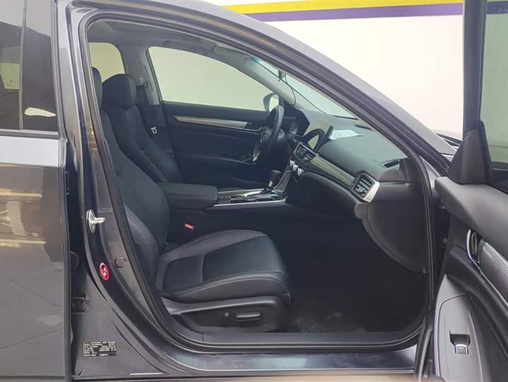 Фото 8 - Honda Accord