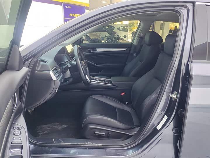 Фото 9 - Honda Accord