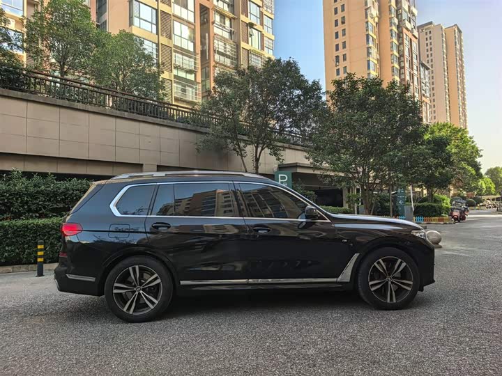 Фото 8 - BMW X7