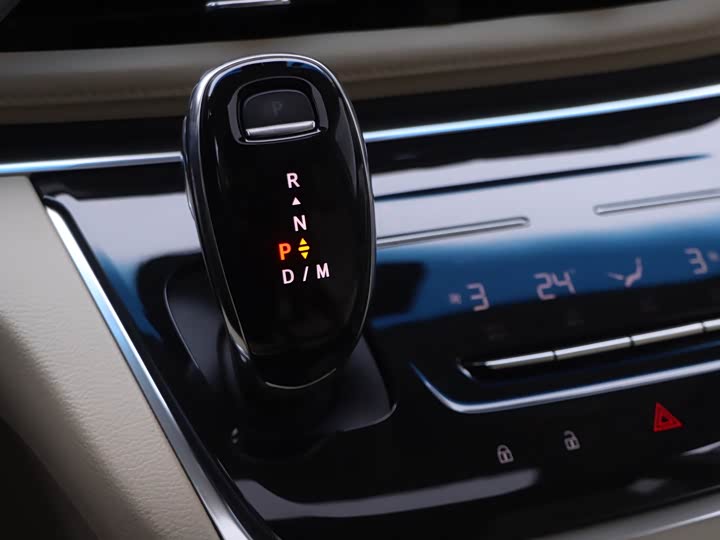 Фото 17 - Buick GL8 ES