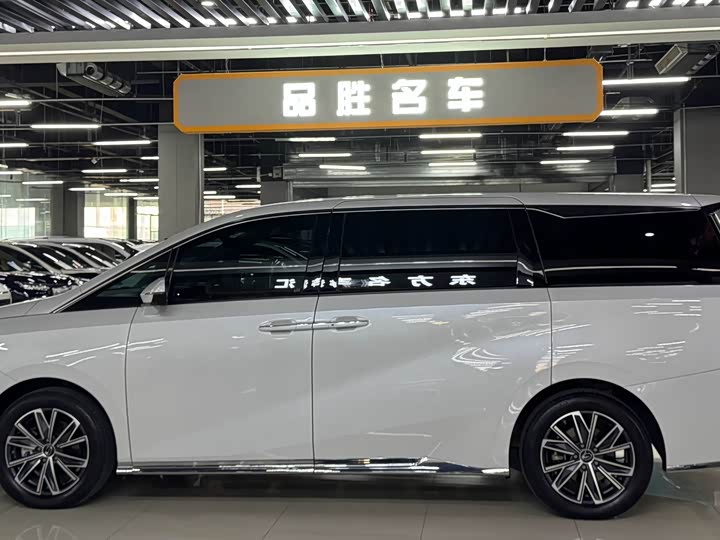 Фото 3 - GAC Trumpchi M8