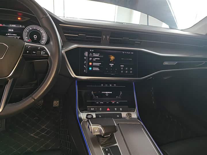 Фото 13 - Audi A6L