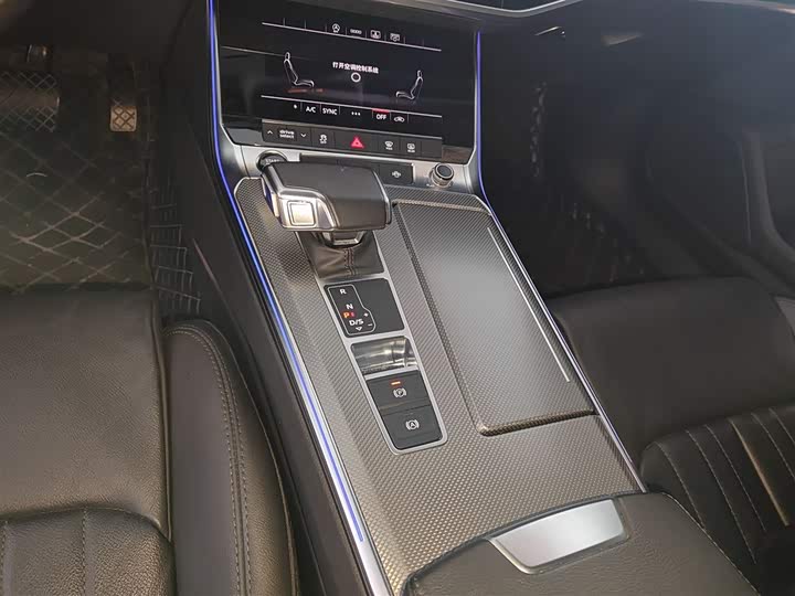 Фото 14 - Audi A6L