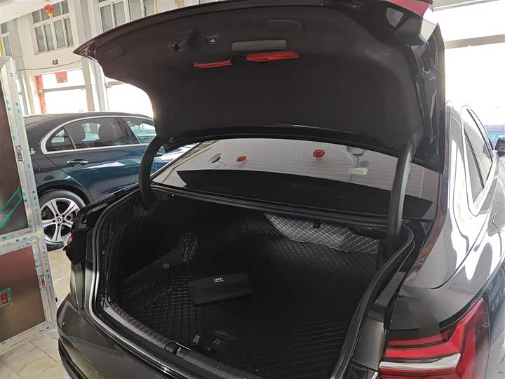 Фото 19 - Audi A6L