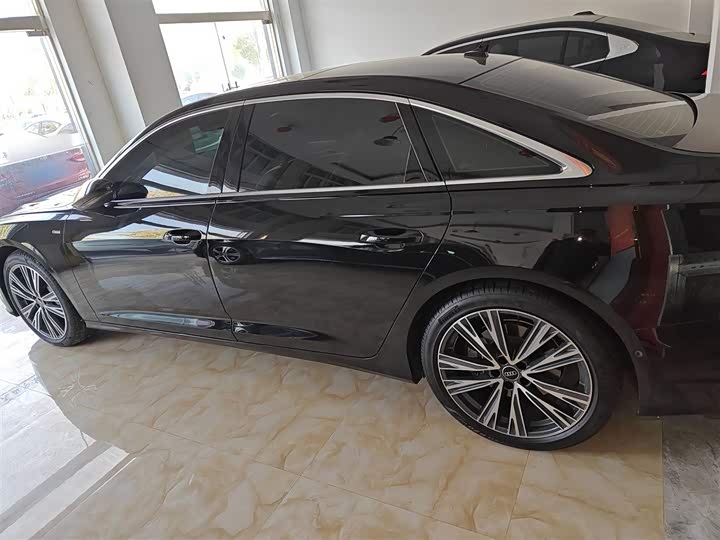 Фото 5 - Audi A6L