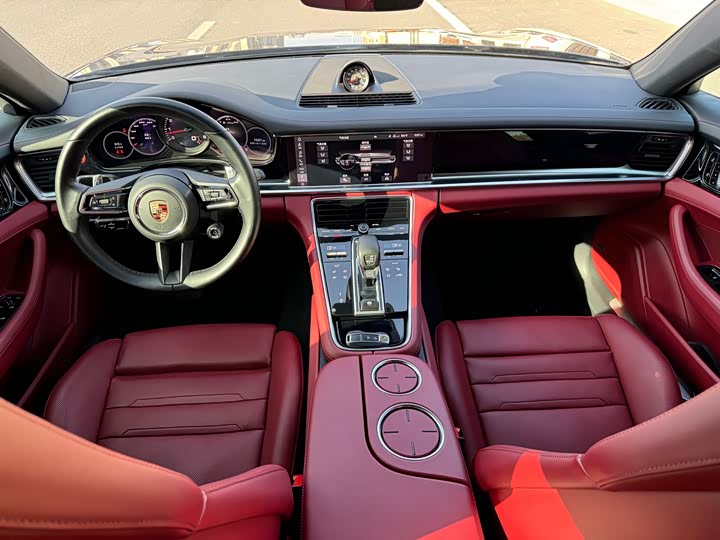 Фото 13 - Porsche Panamera