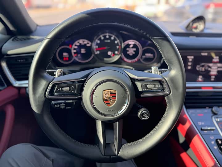 Фото 18 - Porsche Panamera