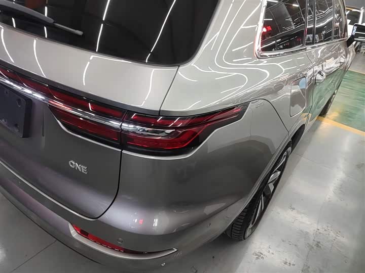 Фото 8 - LiXiang One