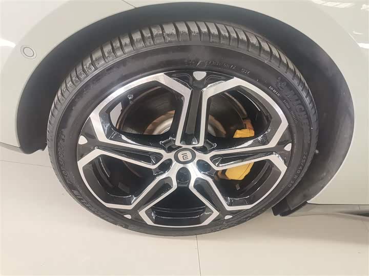 Фото 26 - Xiaomi SU7