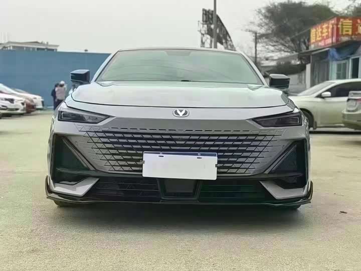 Фото 2 - Changan UNI-V