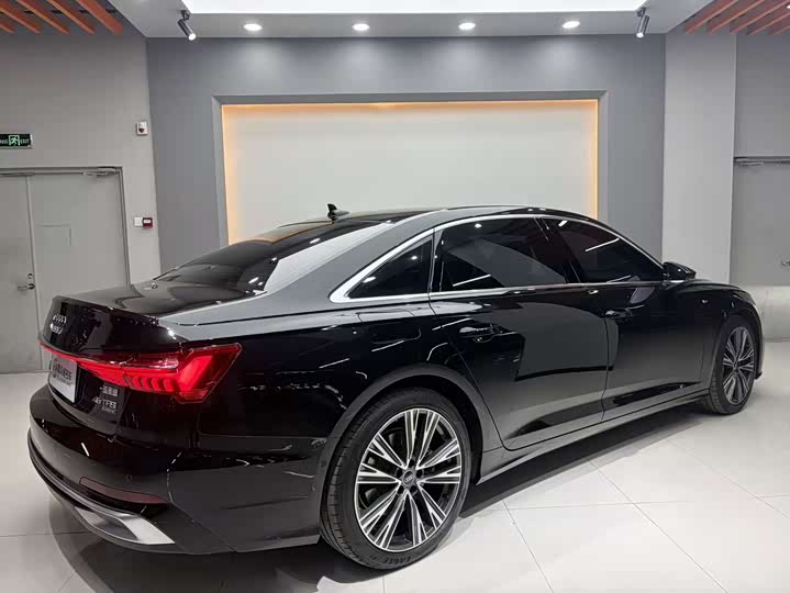 Фото 4 - Audi A6L