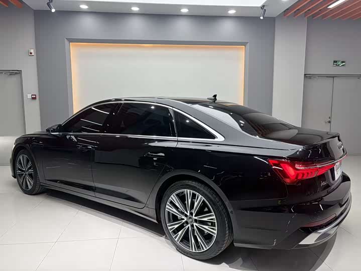 Фото 6 - Audi A6L