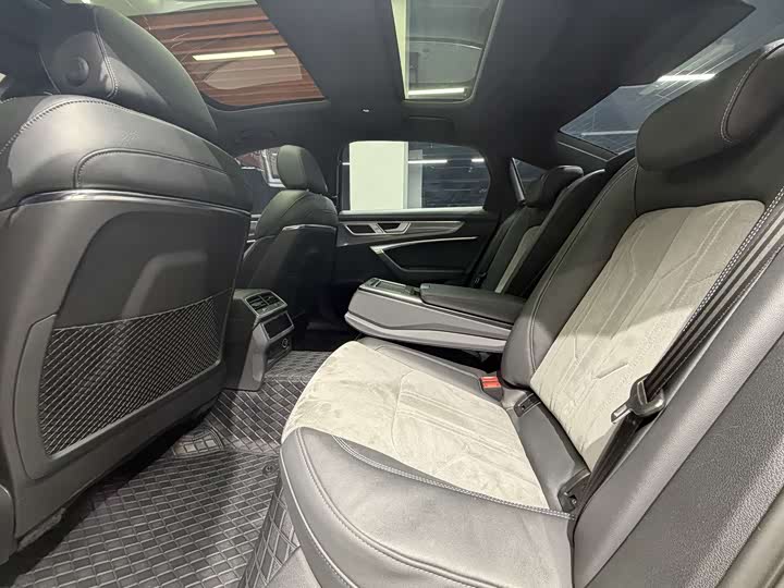 Фото 9 - Audi A6L