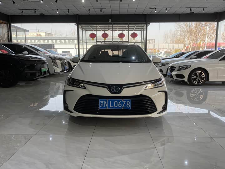 Фото 2 - Toyota Corolla