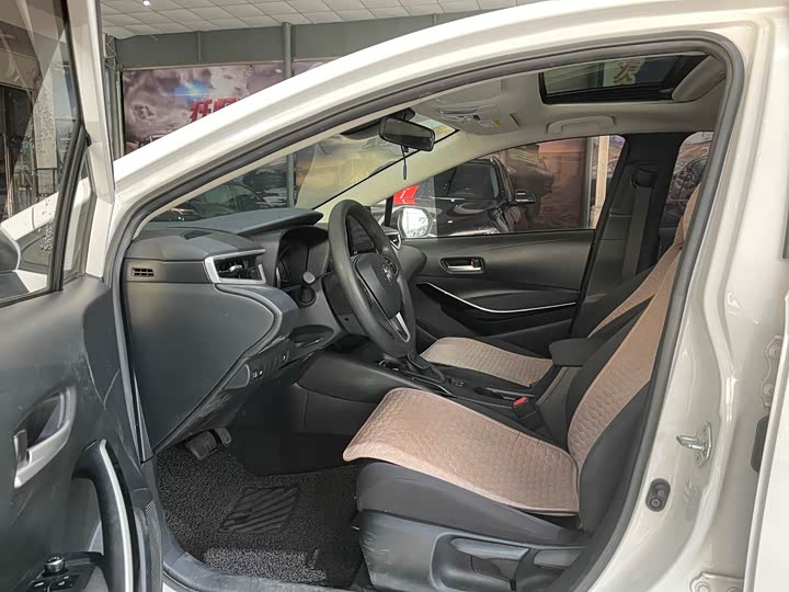 Фото 4 - Toyota Corolla