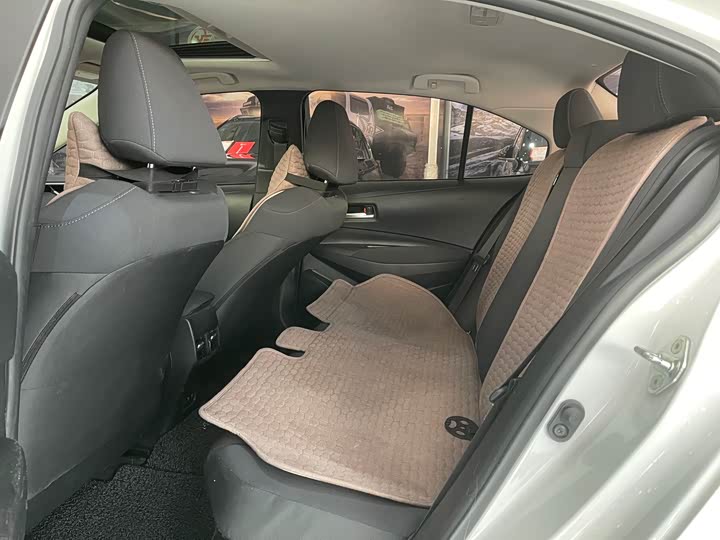 Фото 5 - Toyota Corolla