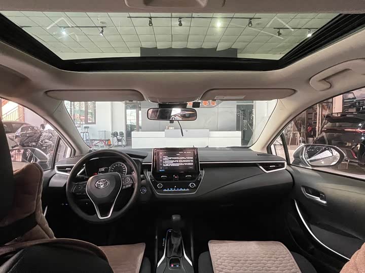 Фото 6 - Toyota Corolla