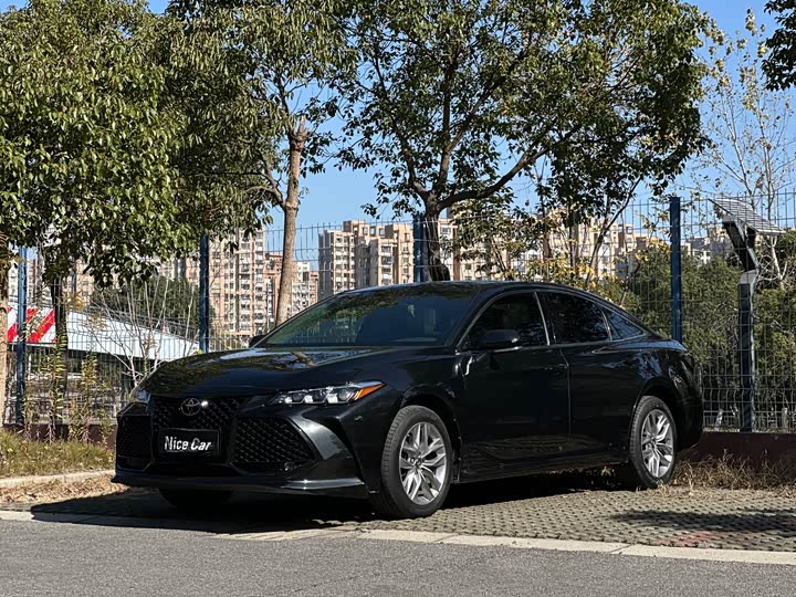 Фото 1 - Toyota Avalon