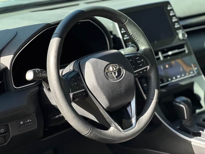 Фото 10 - Toyota Avalon