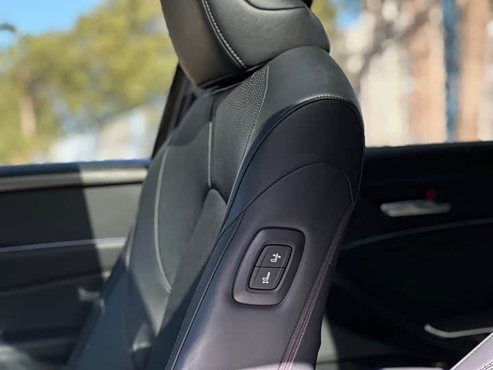 Фото 11 - Toyota Avalon