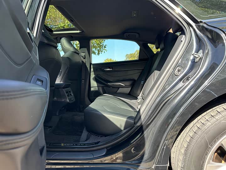 Фото 23 - Toyota Avalon