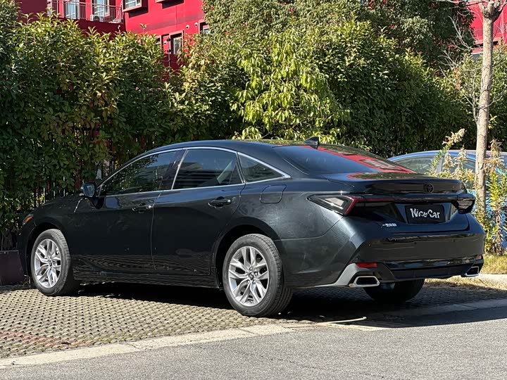 Фото 24 - Toyota Avalon