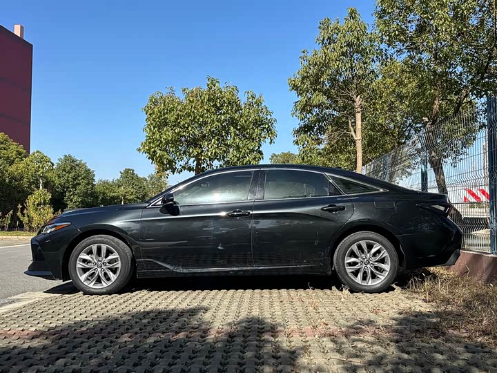 Фото 4 - Toyota Avalon