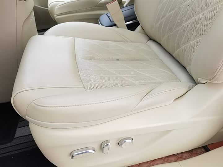 Фото 20 - Buick GL8 ES