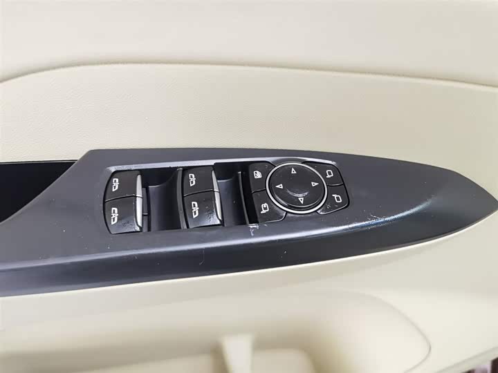 Фото 9 - Buick GL8 ES