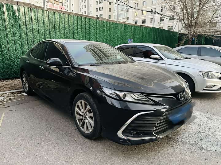 Фото 2 - Toyota Camry