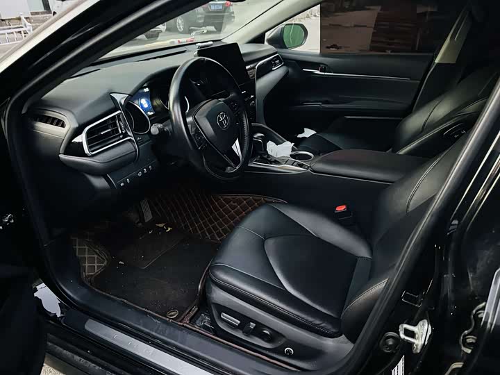 Фото 3 - Toyota Camry