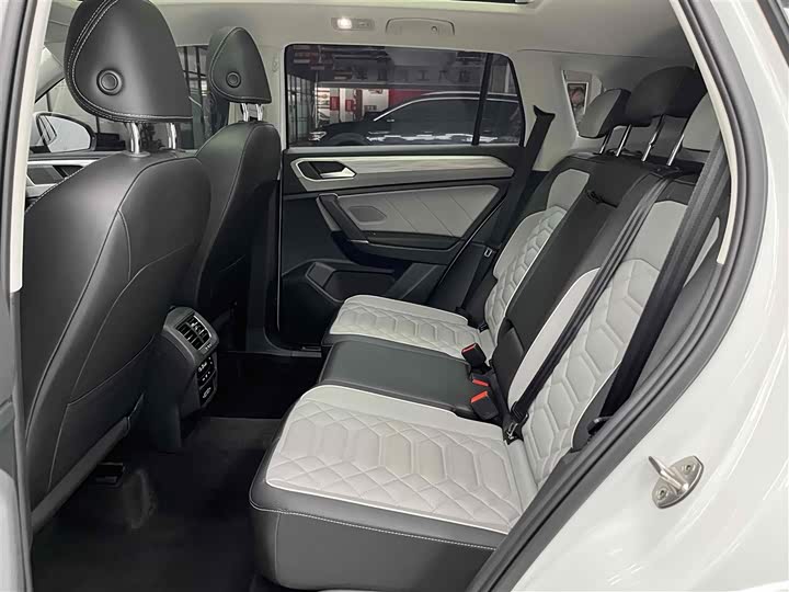 Фото 14 - Volkswagen Tayron